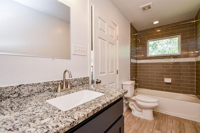 6747 England Street A, Houston, TX 77021