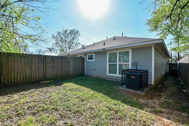 6747 England Street A, Houston, TX 77021