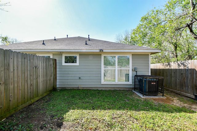 6747 England Street A, Houston, TX 77021