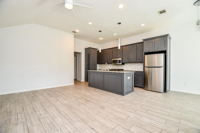 6747 England Street A, Houston, TX 77021