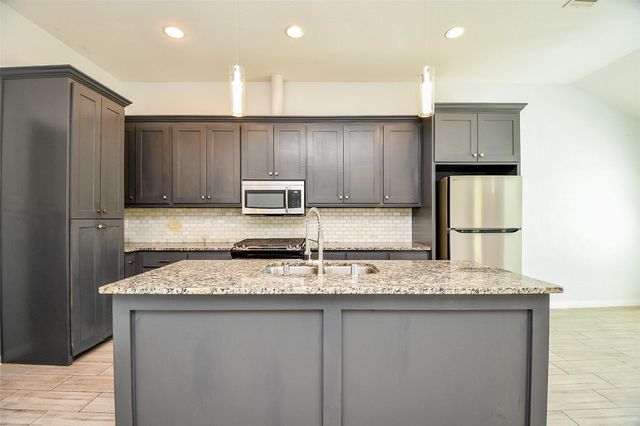 6747 England Street A, Houston, TX 77021