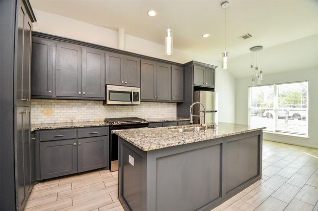 6747 England Street A, Houston, TX 77021