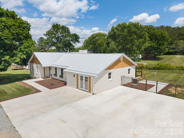 97 Paul Holland Road, Canton, NC 28716