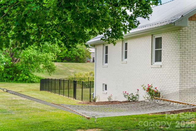 97 Paul Holland Road, Canton, NC 28716