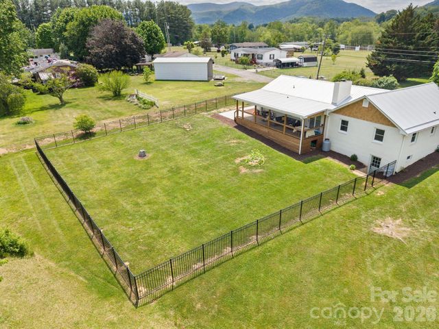 97 Paul Holland Road, Canton, NC 28716