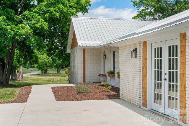 97 Paul Holland Road, Canton, NC 28716