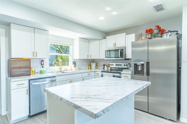 713 GREENLEAF LANE, Lake Wales, FL 33853