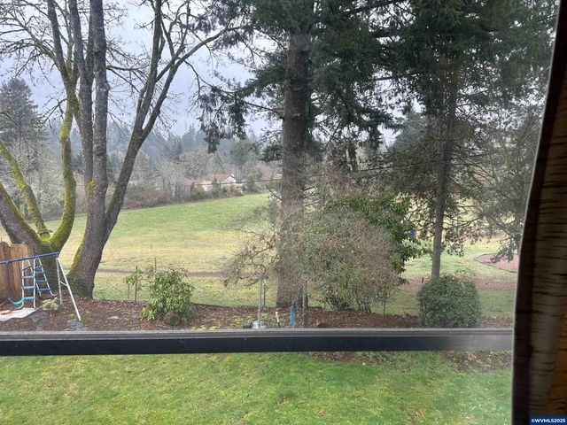 368 Stoneway Dr NW, Salem, OR 97304