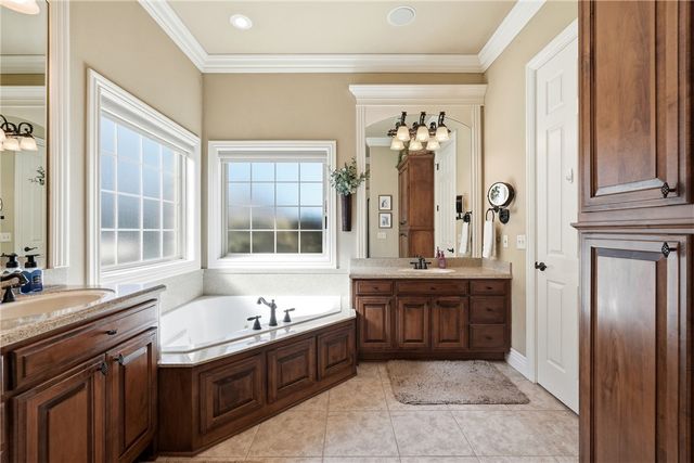 5200 SW Ridge Mont Road, Bentonville, AR 72713