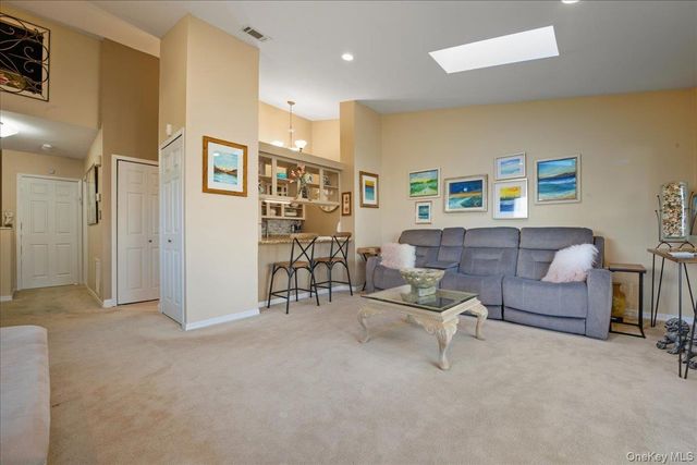 100 Daly Boulevard 1402, Oceanside, NY 11572