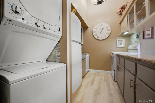 100 Daly Boulevard 1402, Oceanside, NY 11572