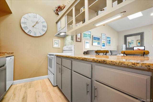 100 Daly Boulevard 1402, Oceanside, NY 11572