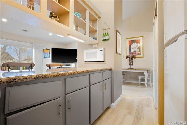 100 Daly Boulevard 1402, Oceanside, NY 11572