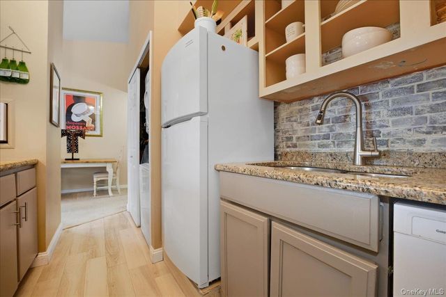 100 Daly Boulevard 1402, Oceanside, NY 11572