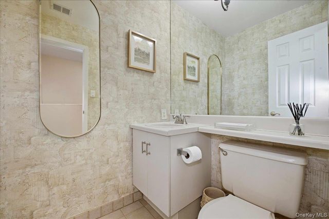 100 Daly Boulevard 1402, Oceanside, NY 11572