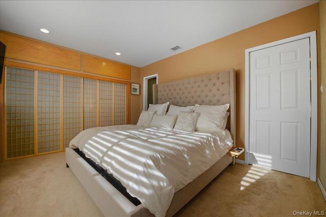 100 Daly Boulevard 1402, Oceanside, NY 11572