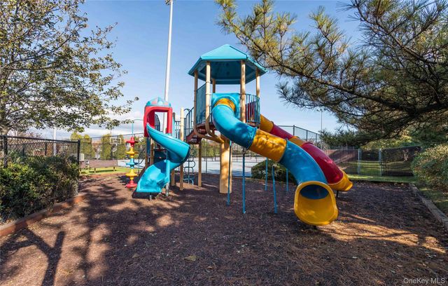 100 Daly Boulevard 1402, Oceanside, NY 11572