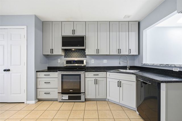 5503 Alta Verde Circle, Arlington, TX 76017