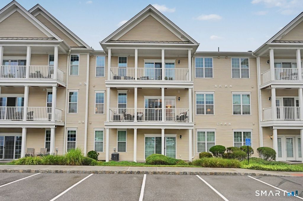 215 Center Meadow Lane 215, Danbury, CT 06810