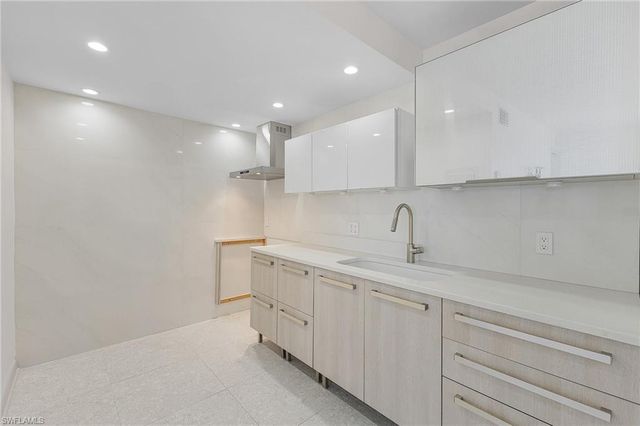 780 10th AVE S 4, Naples, FL 34102