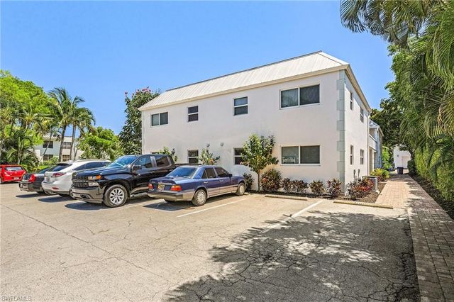 780 10th AVE S 4, Naples, FL 34102