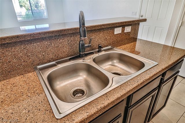 4437 Dover Straight Street 105, Las Vegas, NV 89115