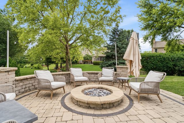 899 Edgewood Drive, Sugar Grove, IL 60554