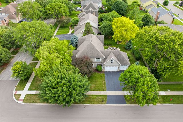 899 Edgewood Drive, Sugar Grove, IL 60554