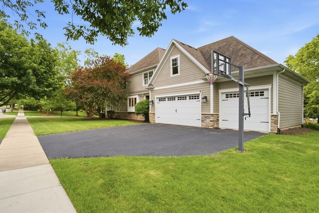899 Edgewood Drive, Sugar Grove, IL 60554