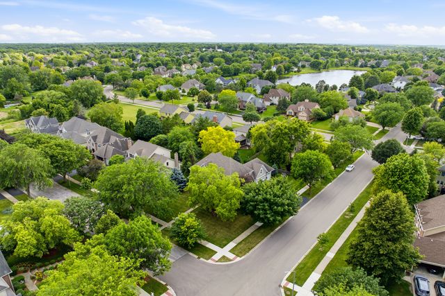 899 Edgewood Drive, Sugar Grove, IL 60554