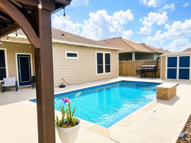7626 Granite Dr, Corpus Christi, TX 78414