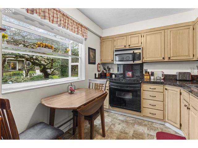 10960 Sw MEADOWBROOK Dr 10, Portland, OR 97224