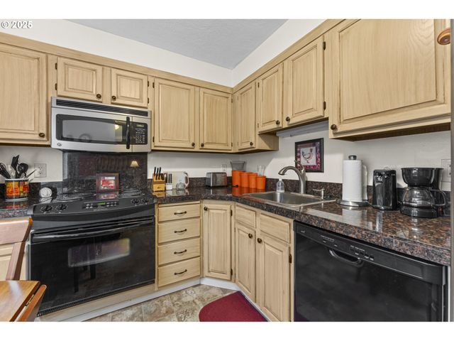 10960 Sw MEADOWBROOK Dr 10, Portland, OR 97224