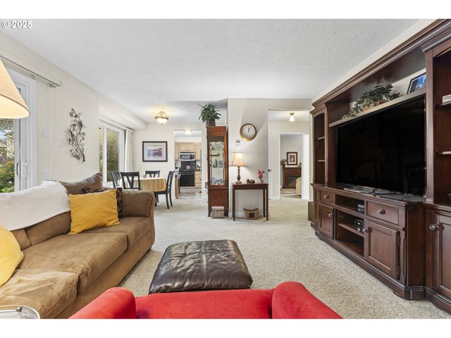 10960 Sw MEADOWBROOK Dr 10, Portland, OR 97224