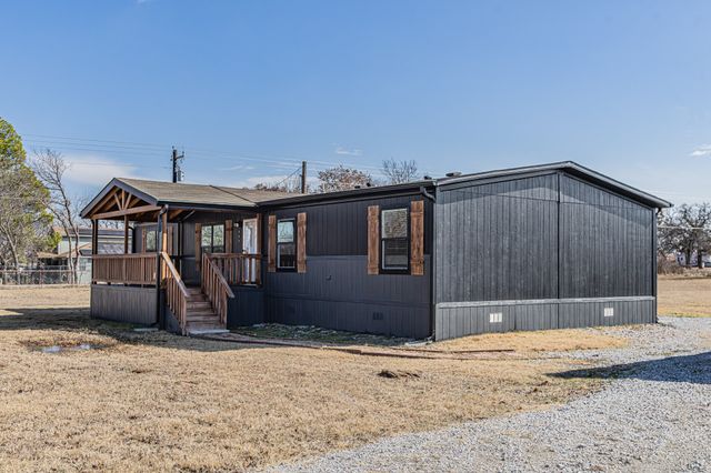 111 County Road 1303, Bridgeport, TX 76426