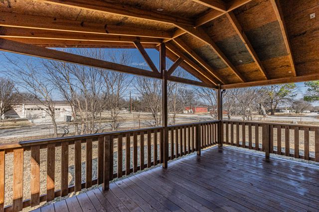 111 County Road 1303, Bridgeport, TX 76426