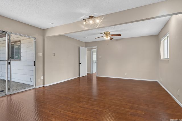 5823 BOGART DR, San Antonio, TX 78240