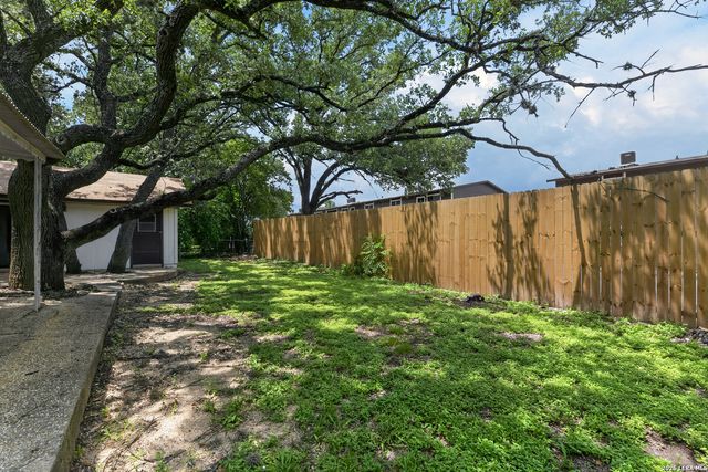 5823 BOGART DR, San Antonio, TX 78240