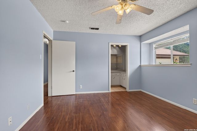5823 BOGART DR, San Antonio, TX 78240