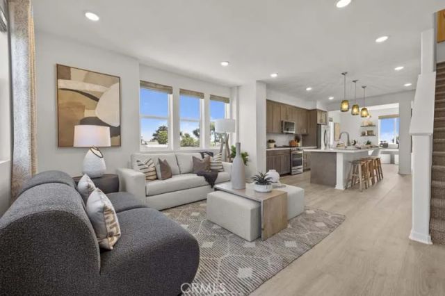 111 Evergreen Lane, Claremont, CA 91711