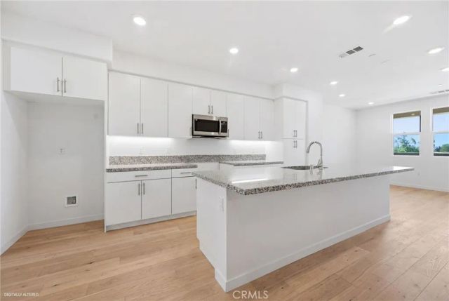 111 Evergreen Lane, Claremont, CA 91711