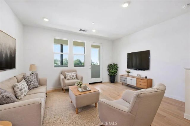 111 Evergreen Lane, Claremont, CA 91711
