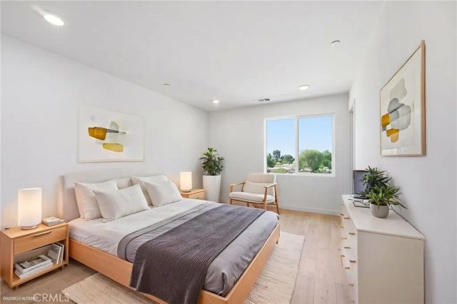 111 Evergreen Lane, Claremont, CA 91711
