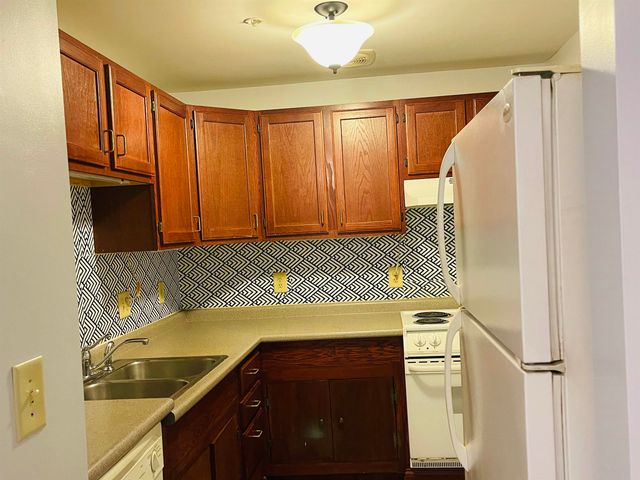 40 Eastern Ave Apt 104, Manchester, NH 03104