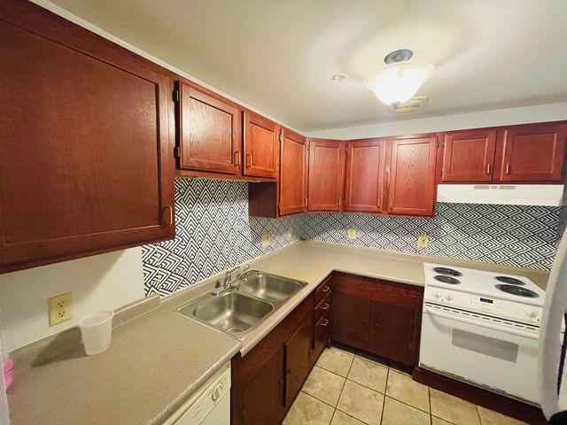 40 Eastern Ave Apt 104, Manchester, NH 03104