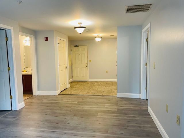 40 Eastern Ave Apt 104, Manchester, NH 03104