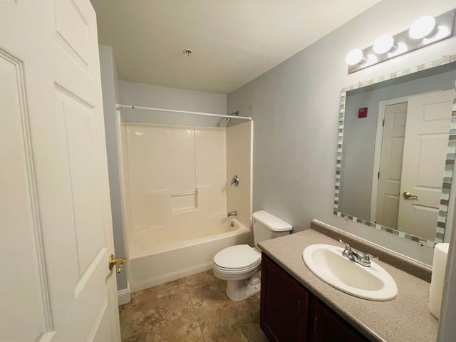 40 Eastern Ave Apt 104, Manchester, NH 03104