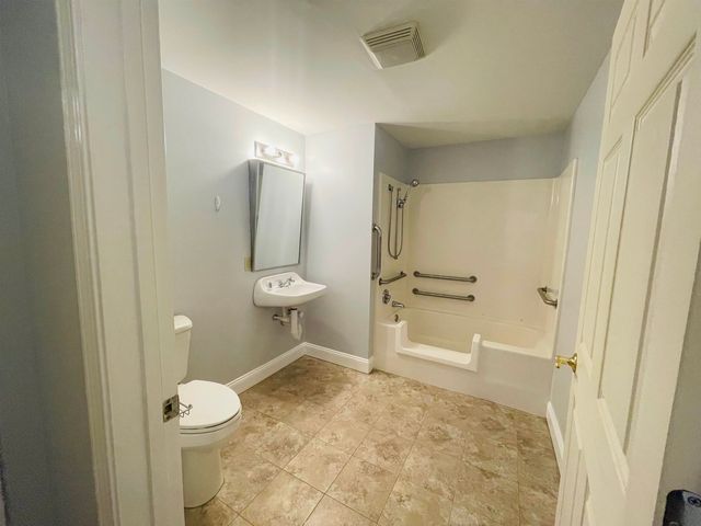 40 Eastern Ave Apt 104, Manchester, NH 03104