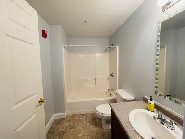 40 Eastern Ave Apt 104, Manchester, NH 03104