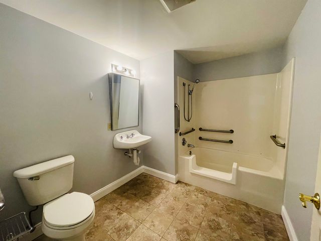 40 Eastern Ave Apt 104, Manchester, NH 03104